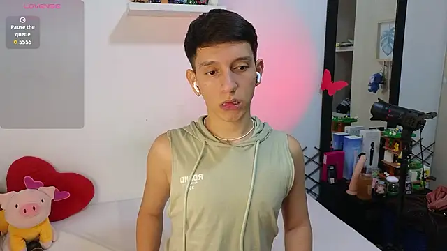 Snapshot of milky__boy_ chatting on February 4, 5:35 am milky boy online show from February 4, 5:35 am