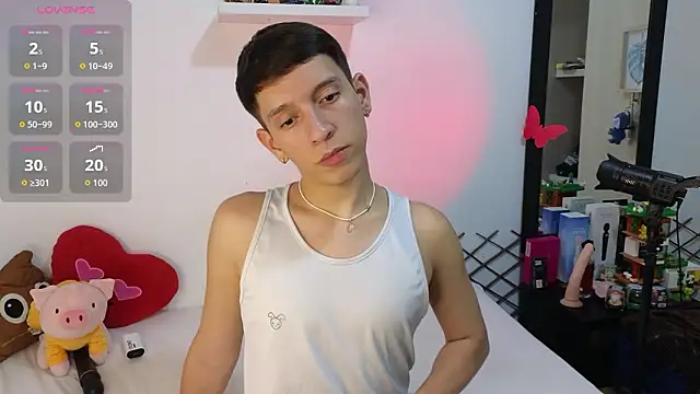 Snapshot of milky__boy_ chatting on February 5, 4:50 am milky boy online show from February 5, 4:50 am