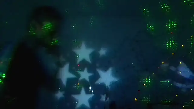 Snapshot of brunoguunot chatting on December 23, 1:18 am brunoguunot online show from December 23, 1:18 am