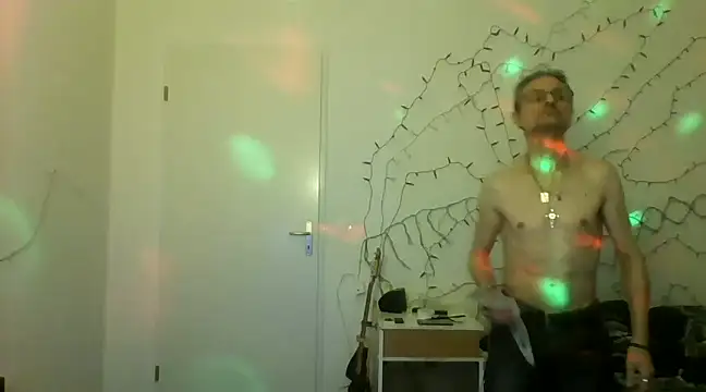 Snapshot of brunoguunot chatting on January 3, 3:33 pm brunoguunot online show from January 3, 3:33 pm