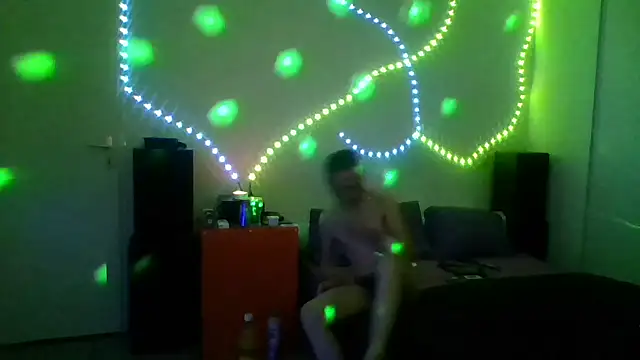 Snapshot of brunoguunot chatting on March 8, 11:18 pm brunoguunot online show from March 8, 11:18 pm