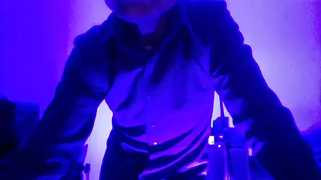 Snapshot of brunoguunot chatting on February 21, 1:45 pm brunoguunot online show from February 21, 1:45 pm