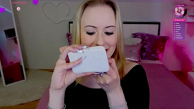 SashaBrooks online show from April 17, 2:09 pm