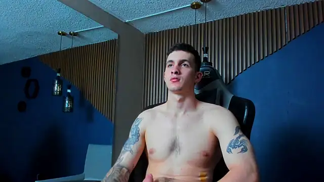 JacksonOlsenn online show from January 20, 3:39 pm