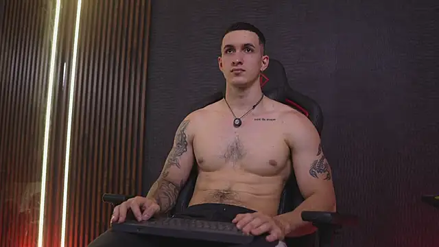 JacksonOlsenn online show from March 31, 8:53 pm