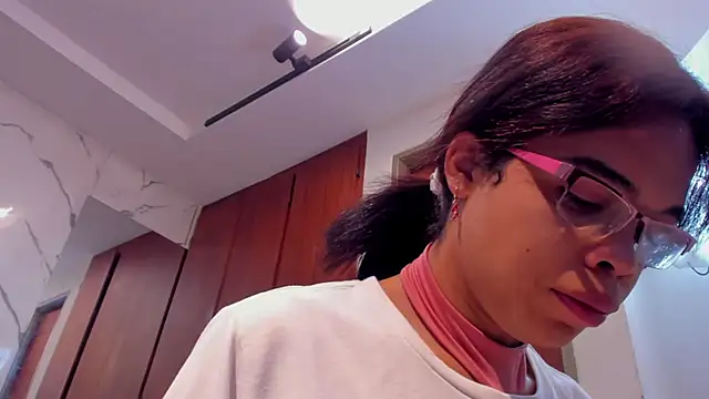 evelyn wine online show from October 17, 1:14 pm