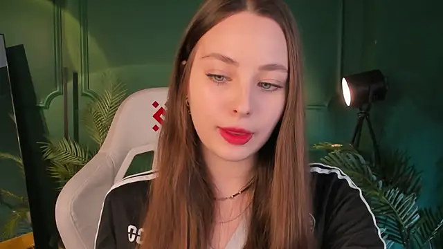 MoonLissa online show from December 16, 1:43 pm