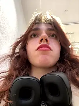 Lily  Belle online show from December 5, 1:06 pm