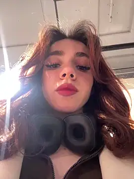 Lily  Belle online show from December 20, 1:22 pm