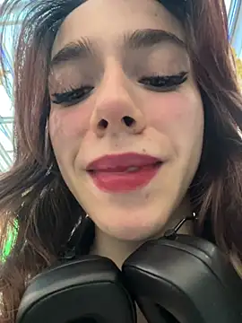 Lily  Belle online show from December 21, 1:10 pm