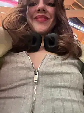 Lily  Belle online show from December 21, 4:14 pm