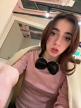 Lily  Belle online show from January 19, 4:25 pm