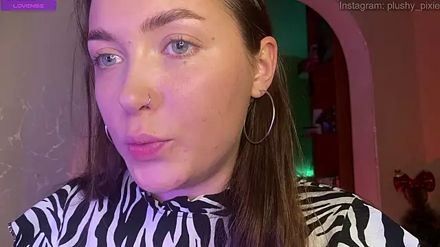 Snapshot of plushy_pixie chatting on December 5, 3:15 am plushy pixie online show from December 5, 3:15 am