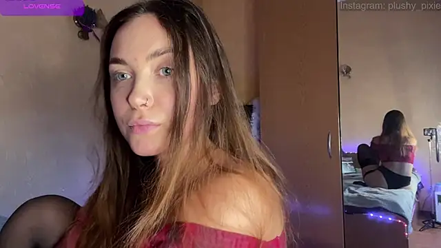 Snapshot of plushy_pixie chatting on December 7, 6:32 am plushy pixie online show from December 7, 6:32 am