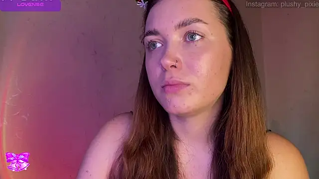 Snapshot of plushy_pixie chatting on December 13, 6:31 am plushy pixie online show from December 13, 6:31 am