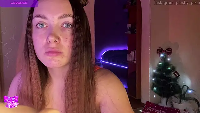 Snapshot of plushy_pixie chatting on December 17, 2:33 am plushy pixie online show from December 17, 2:33 am