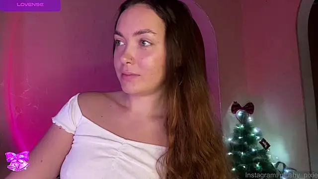 Snapshot of plushy_pixie chatting on December 20, 1:03 am plushy pixie online show from December 20, 1:03 am