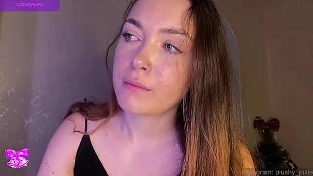 Snapshot of plushy_pixie chatting on December 21, 4:30 am plushy pixie online show from December 21, 4:30 am