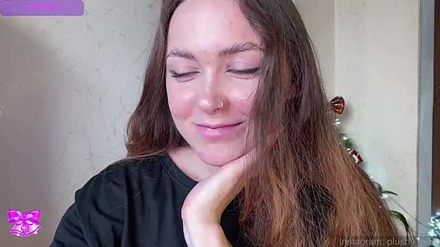 Snapshot of plushy_pixie chatting on December 22, 8:16 am plushy pixie online show from December 22, 8:16 am