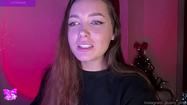 Snapshot of plushy_pixie chatting on December 23, 3:18 am plushy pixie online show from December 23, 3:18 am