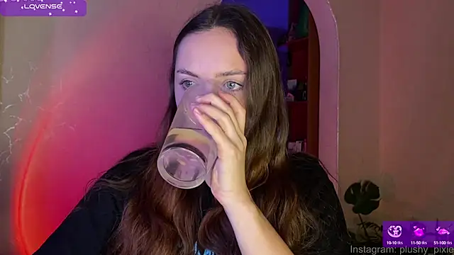 Snapshot of plushy_pixie chatting on January 10, 8:59 pm plushy pixie online show from January 10, 8:59 pm