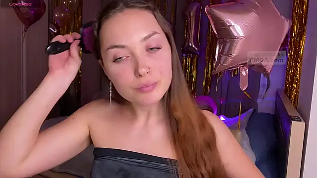 Snapshot of plushy_pixie chatting on February 9, 2:29 pm plushy pixie online show from February 9, 2:29 pm