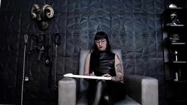 Agata Darkness online show from December 4, 3:54 pm