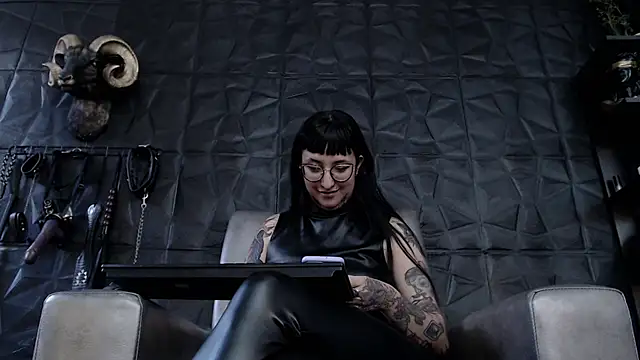 Agata Darkness online show from December 14, 9:30 pm