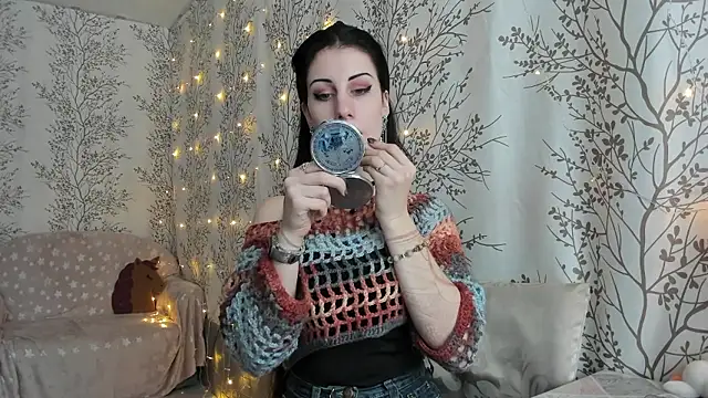 Snapshot of Mary0Lou chatting on December 4, 7:06 am Mary0Lou online show from December 4, 7:06 am