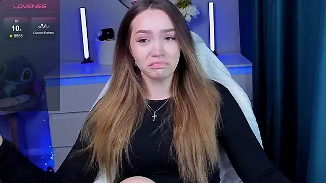 Evia r0se online show from October 19, 1:56 pm