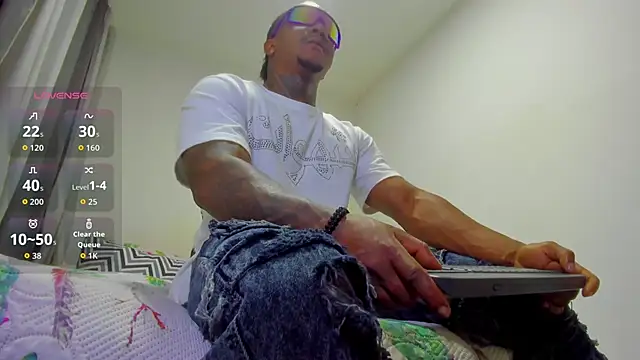 Snapshot of ronnie_7777 chatting on January 19, 5:22 am ronnie 7777 online show from January 19, 5:22 am