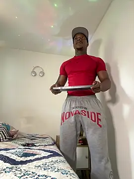 Snapshot of ronnie_7777 chatting on February 16, 7:21 pm ronnie 7777 online show from February 16, 7:21 pm