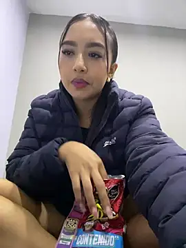 SOPHIACANDY19  online show from December 12, 9:48 pm