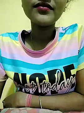 MISSQUEEN48 online show from December 11, 4:20 pm