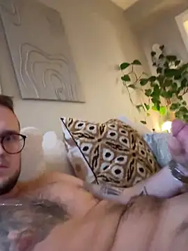 Snapshot of thehornyguy97 chatting on December 16, 1:27 pm thehornyguy97 online show from December 16, 1:27 pm