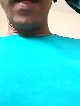 Snapshot of Wild-Honey chatting on December 6, 1:07 am Wild-Honey online show from December 6, 1:07 am