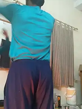 Snapshot of Wild-Honey chatting on December 17, 12:34 am Wild-Honey online show from December 17, 12:34 am