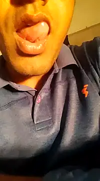 Snapshot of Wild-Honey chatting on December 24, 9:50 am Wild-Honey online show from December 24, 9:50 am