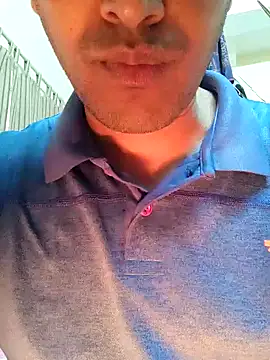 Snapshot of Wild-Honey chatting on December 25, 5:37 am Wild-Honey online show from December 25, 5:37 am