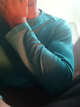 Snapshot of Wild-Honey chatting on December 26, 8:07 am Wild-Honey online show from December 26, 8:07 am