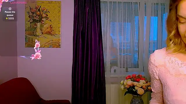 Snapshot of TaylorBre chatting on November 22, 6:34 am TaylorBre online show from November 22, 6:34 am