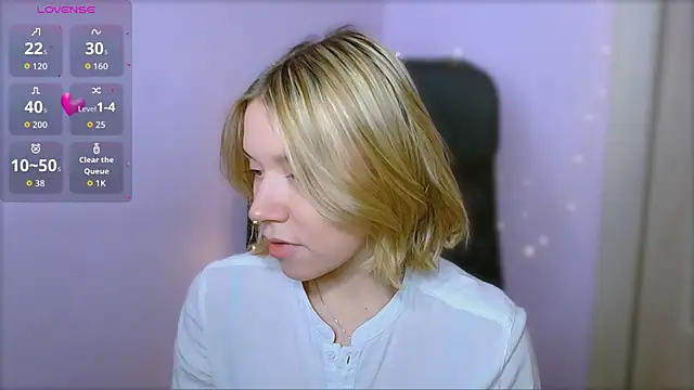 Snapshot of TaylorBre chatting on February 18, 9:27 am TaylorBre online show from February 18, 9:27 am