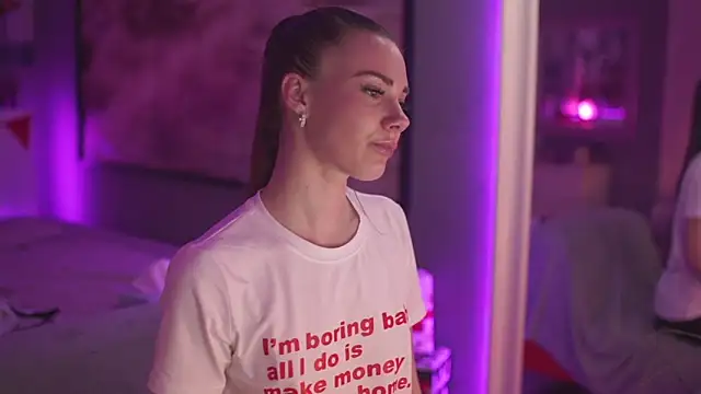 StephanieNeeson online show from December 20, 1:36 am
