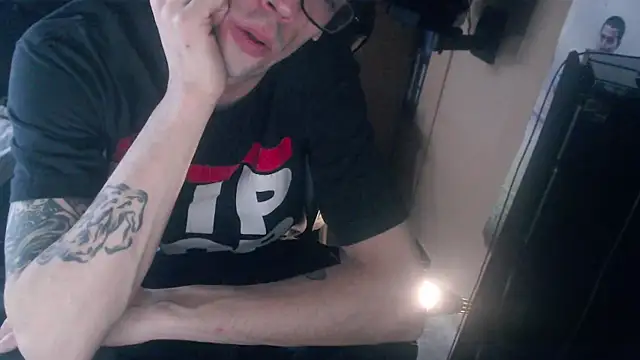 Snapshot of Xbox4200 chatting on January 7, 11:34 am Xbox4200 online show from January 7, 11:34 am