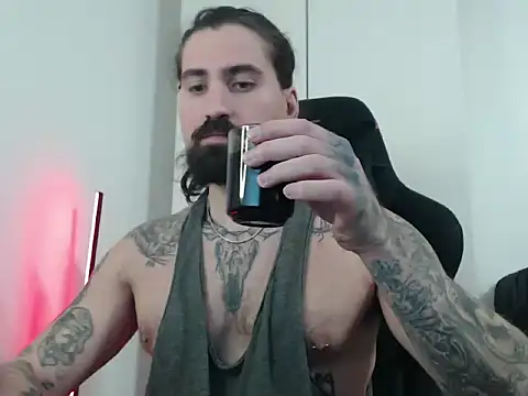 Snapshot of MateoHunk chatting on January 7, 2:41 pm MateoHunk online show from January 7, 2:41 pm