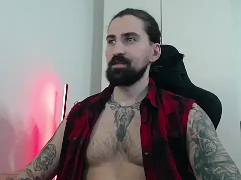 Snapshot of MateoHunk chatting on February 3, 2:44 pm MateoHunk online show from February 3, 2:44 pm