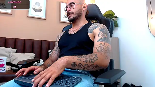 hanz col online show from December 6, 7:21 am