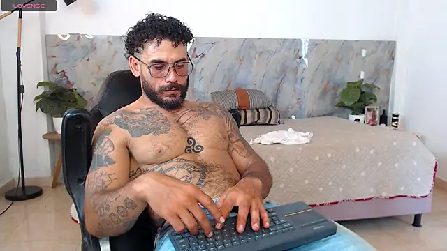 Snapshot of hanz_col chatting on June 29, 6:30 pm hanz col online show from June 29, 6:30 pm