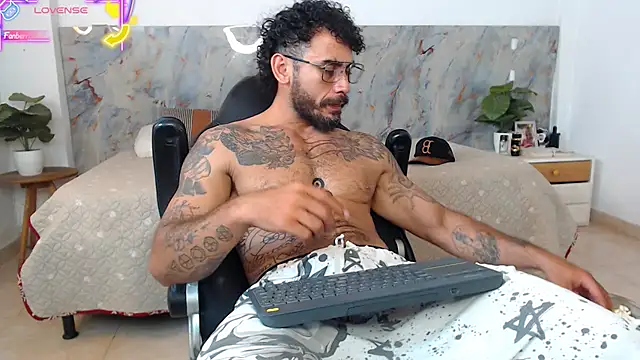 Snapshot of hanz_col chatting on July 13, 12:24 am hanz col online show from July 13, 12:24 am