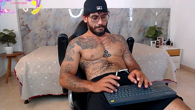 Snapshot of hanz_col chatting on July 13, 7:05 pm hanz col online show from July 13, 7:05 pm